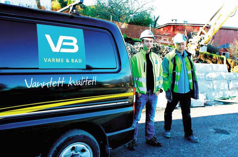 To VB Rørleggere fra Florø Rør ved siden av servicebil